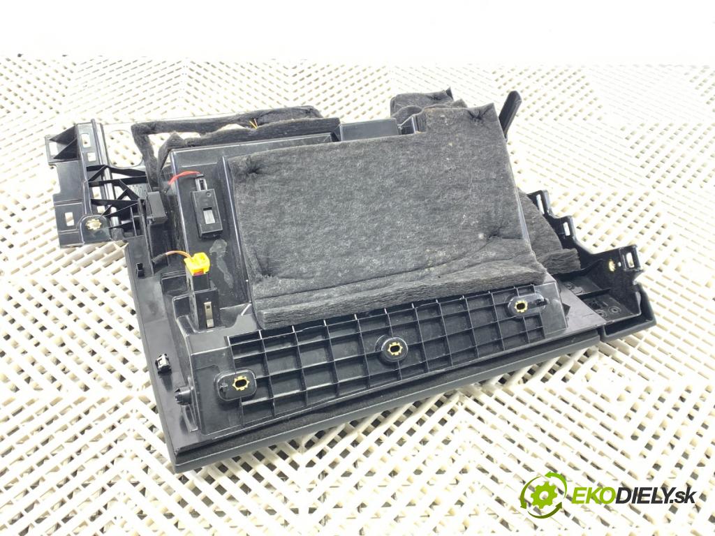 AUDI Q8 SUV 2019 210 kW 50 TDI Mild Hybrid quattro 2967 Priehradka, kastlík spolujazdca 4M8857035 (Priehradka (kastlík))