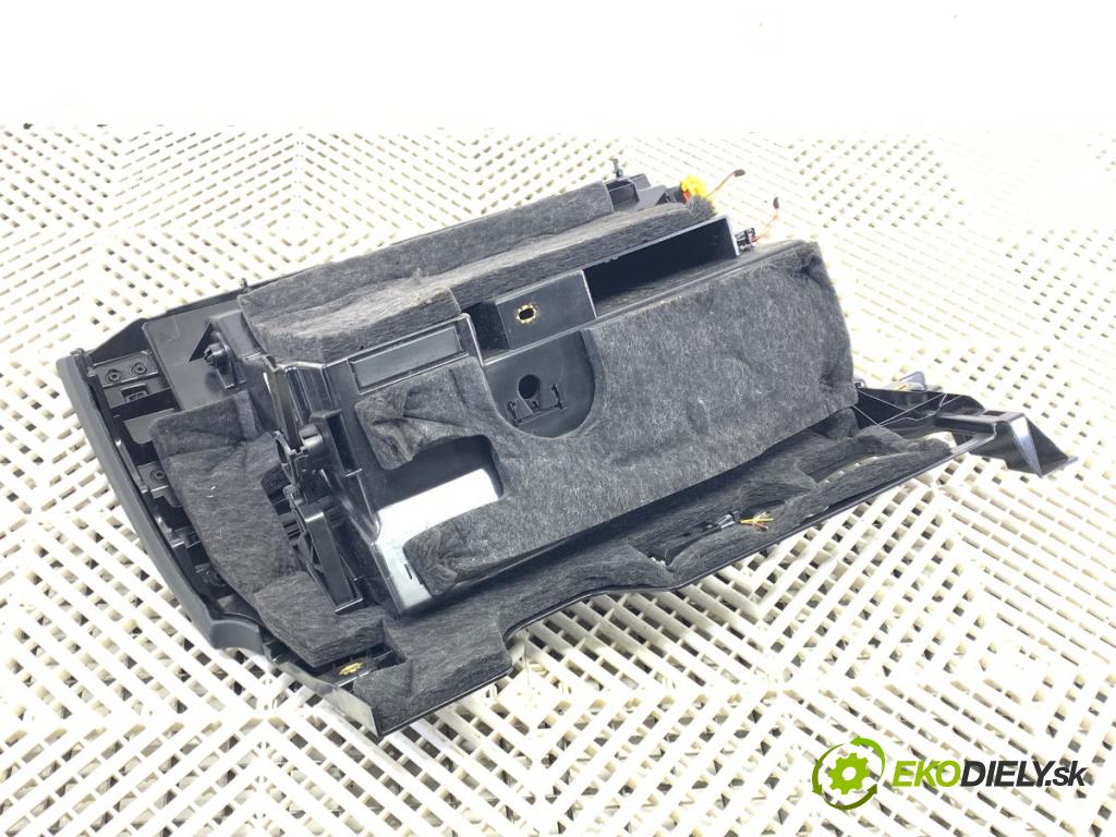 AUDI Q8 SUV 2019 210 kW 50 TDI Mild Hybrid quattro 2967 Priehradka, kastlík spolujazdca 4M8857035 (Priehradka (kastlík))