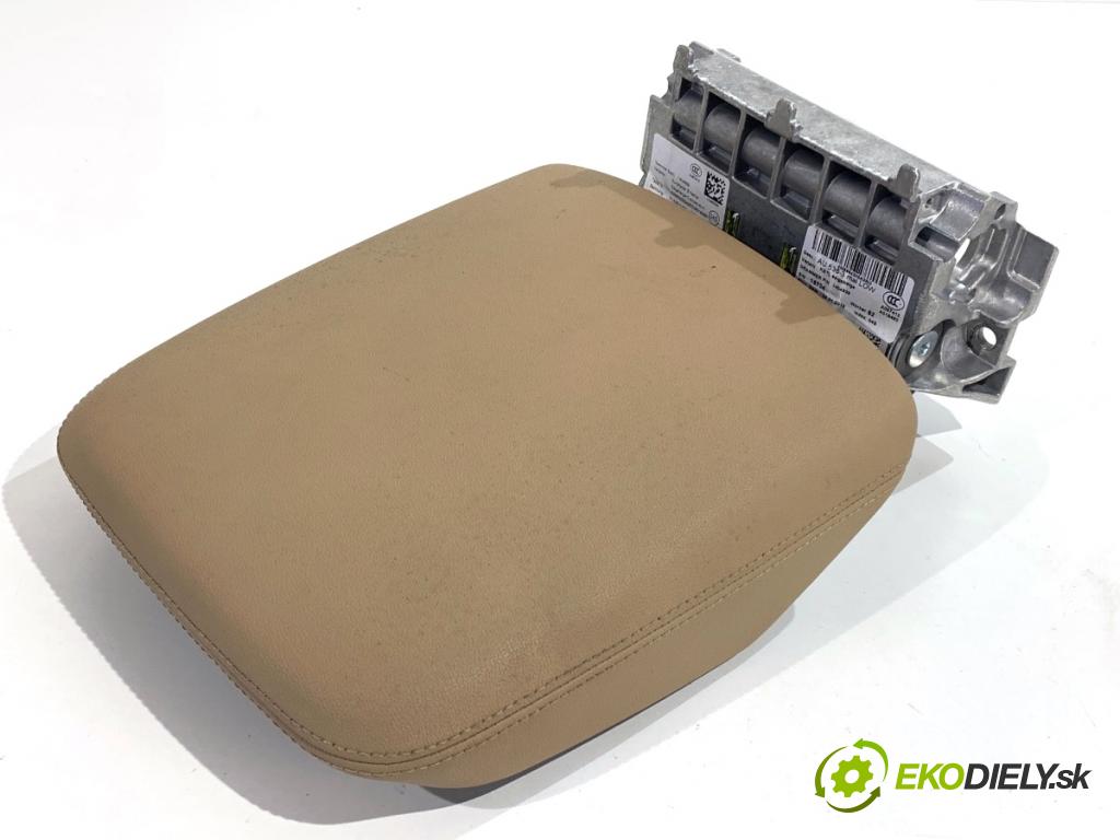 AUDI Q8 SUV 2019 210 kW 50 TDI Mild Hybrid quattro 2967 loketní opěrka 4M8864205A (Loketní opěrka)