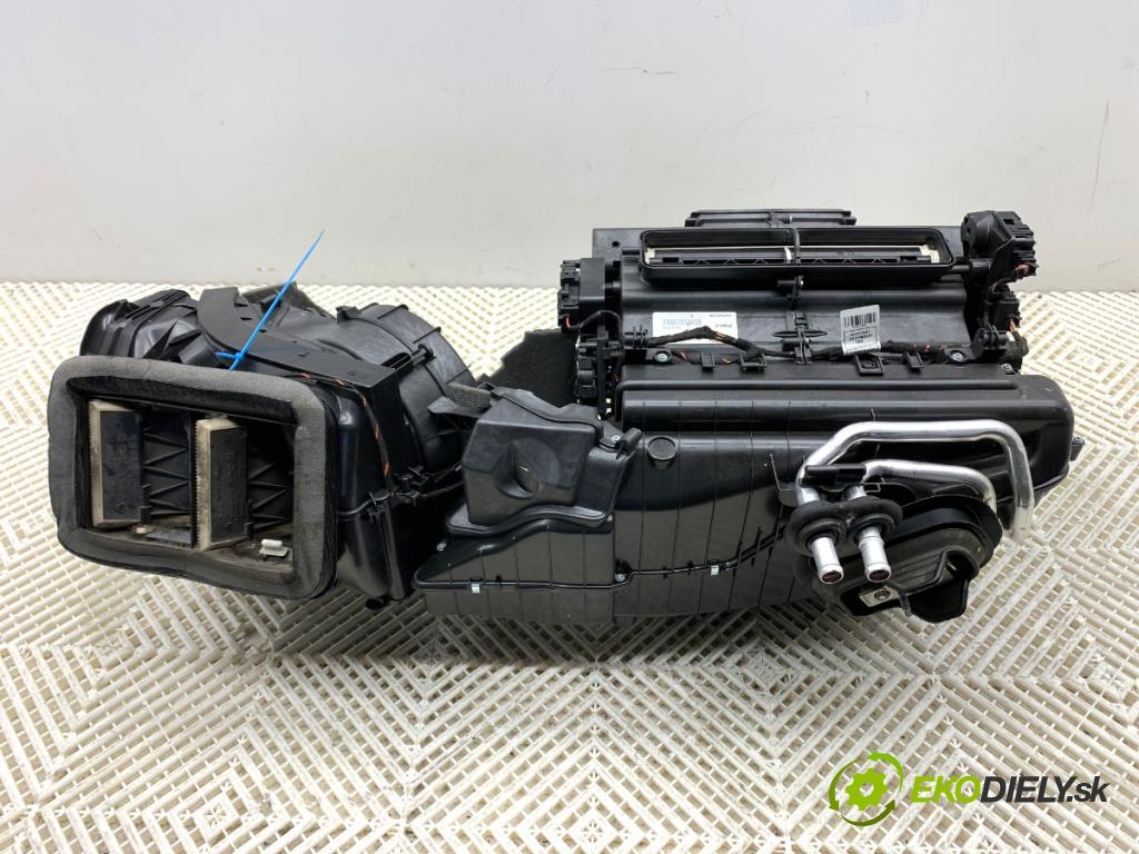 AUDI Q8 SUV 2019 210 kW 50 TDI Mild Hybrid quattro 2967 topné těleso radiátor topení komplet KOMBAJN 4M1820001AF (Radiátor topení)