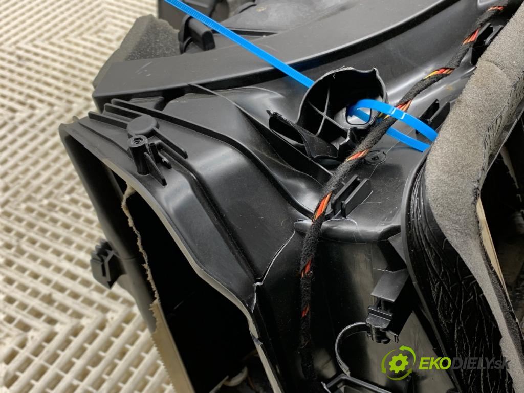 AUDI Q8 SUV 2019 210 kW 50 TDI Mild Hybrid quattro 2967 Výhrevné teleso, radiátor kúrenia komplet KOMBAJN 4M1820001AF (Radiátor kúrenia)