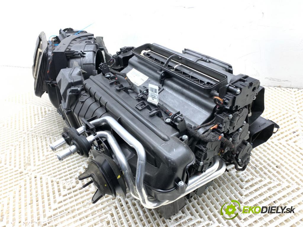 AUDI Q8 SUV 2019 210 kW 50 TDI Mild Hybrid quattro 2967 Výhrevné teleso, radiátor kúrenia komplet KOMBAJN 4M1820001AF (Radiátor kúrenia)