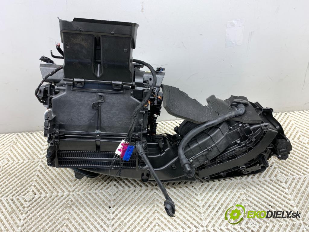 AUDI Q8 SUV 2019 210 kW 50 TDI Mild Hybrid quattro 2967 Výhrevné teleso, radiátor kúrenia komplet KOMBAJN 4M1820001AF (Radiátor kúrenia)