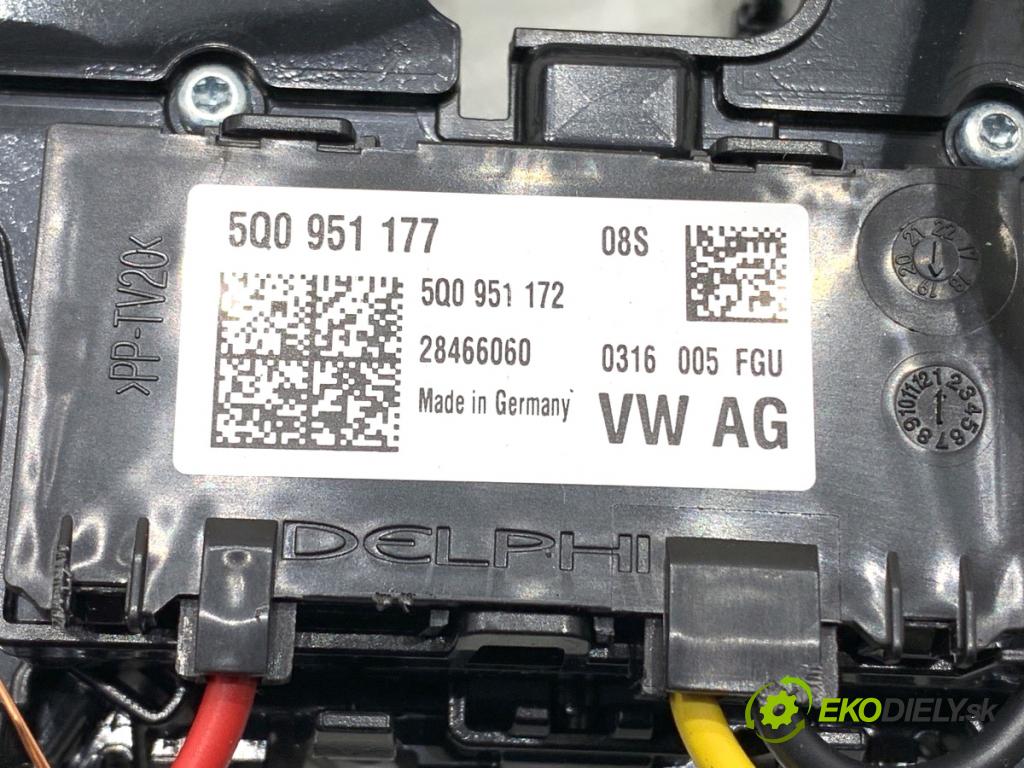 AUDI Q8 SUV 2019 210 kW 50 TDI Mild Hybrid quattro 2967 světlo stropní 5Q0951177