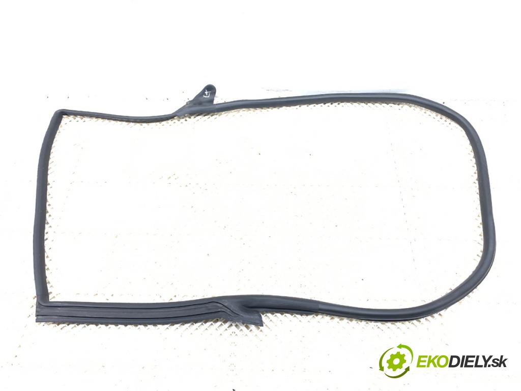 AUDI Q8 SUV 2019 210 kW 50 TDI Mild Hybrid quattro 2967 těsnění dveře zadní část levá strana 4M8833707 (Karoserie ostatní)