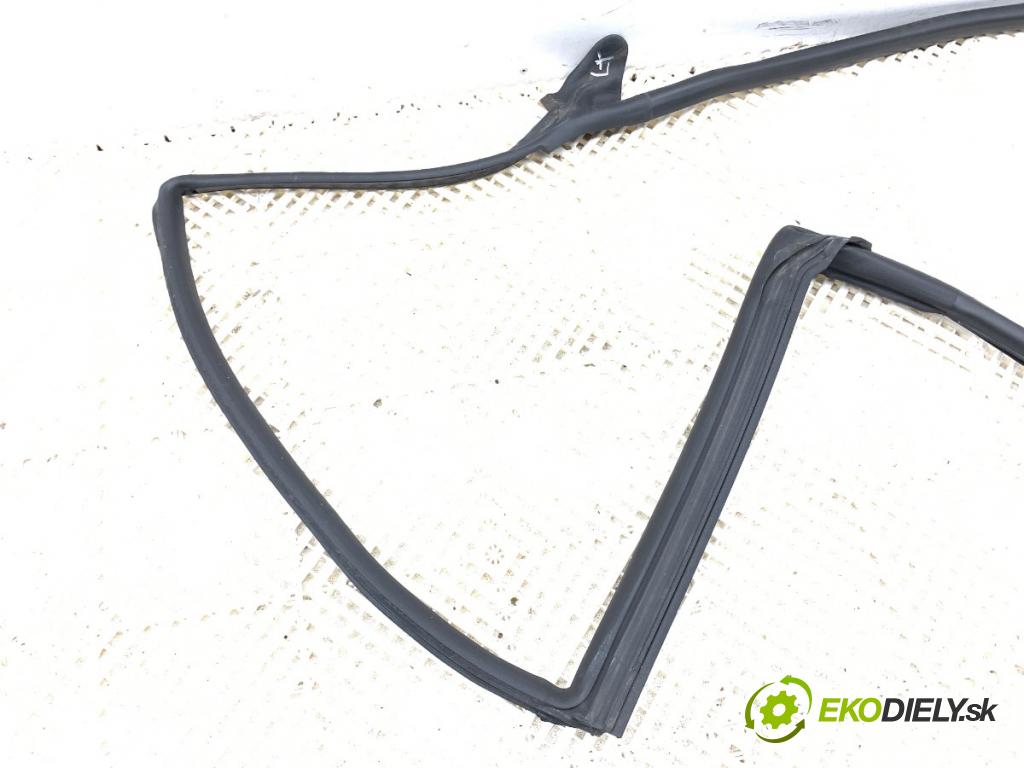 AUDI Q8 SUV 2019 210 kW 50 TDI Mild Hybrid quattro 2967 těsnění dveře zadní část levá strana 4M8833707 (Karoserie ostatní)