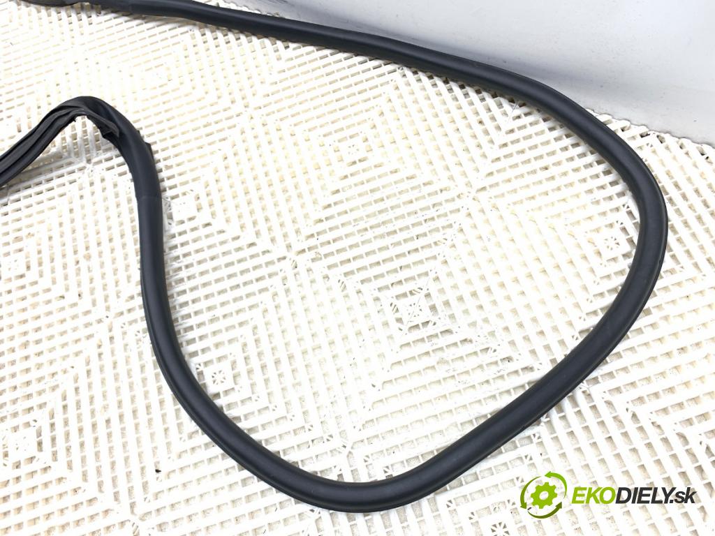 AUDI Q8 SUV 2019 210 kW 50 TDI Mild Hybrid quattro 2967 těsnění dveře zadní část levá strana 4M8833707 (Karoserie ostatní)