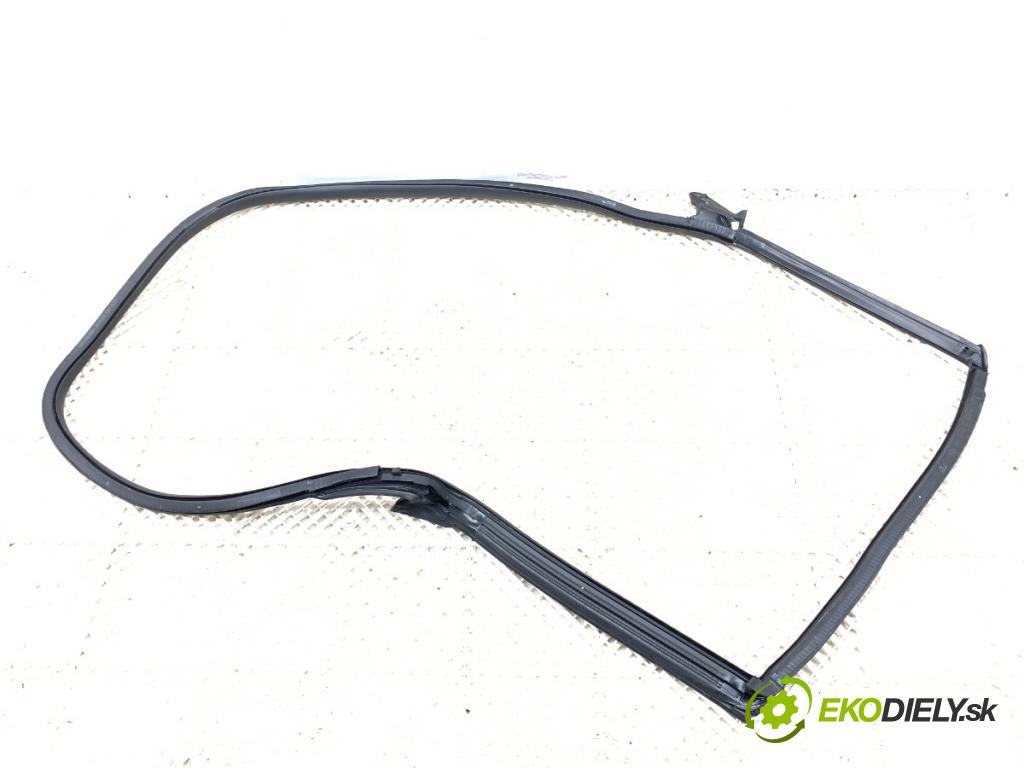 AUDI Q8 SUV 2019 210 kW 50 TDI Mild Hybrid quattro 2967 těsnění dveře zadní část levá strana 4M8833707 (Karoserie ostatní)