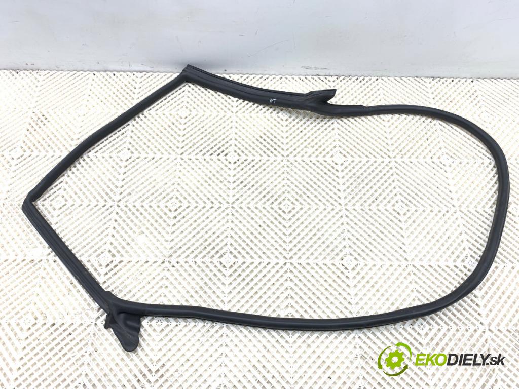 AUDI Q8 SUV 2019 210 kW 50 TDI Mild Hybrid quattro 2967 těsnění dveře zadní část pravá 4M8833708 (Karoserie ostatní)