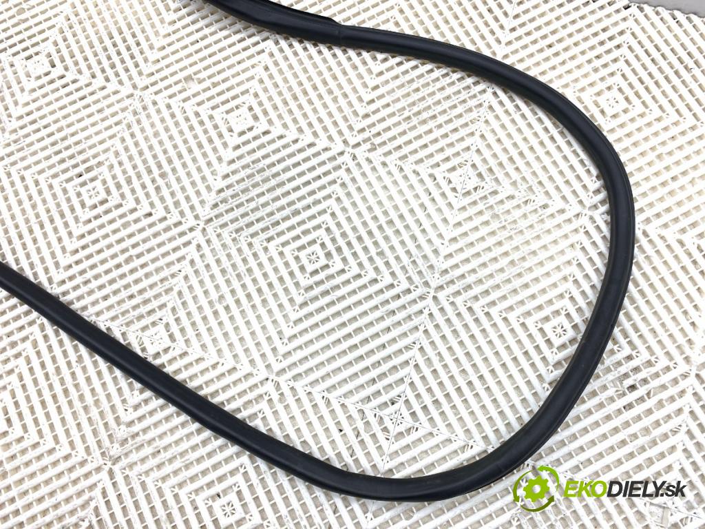 AUDI Q8 SUV 2019 210 kW 50 TDI Mild Hybrid quattro 2967 tesnenie Dvere zad pravá 4M8833708 (Karoséria ostatné)