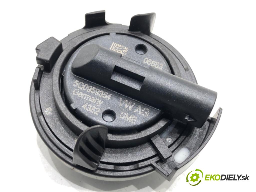 AUDI Q8 SUV 2019 210 kW 50 TDI Mild Hybrid quattro 2967 Snímač nárazu 5Q0959354 (Snímač nárazu)