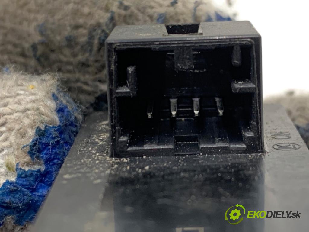 AUDI Q8 SUV 2019 210 kW 50 TDI Mild Hybrid quattro 2967 Prepínač otvárania dverí 4G0959831D (Prepínacie páčky pod volantom)