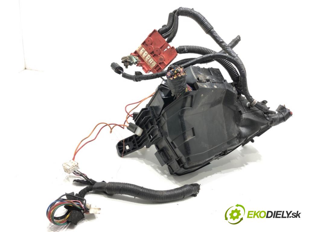 MAZDA CX-5 SUV 2013 129 kW 2.2 D AWD (KE102) 2191 Skrinka poistková KD47-66767 (Poistková skrinka)