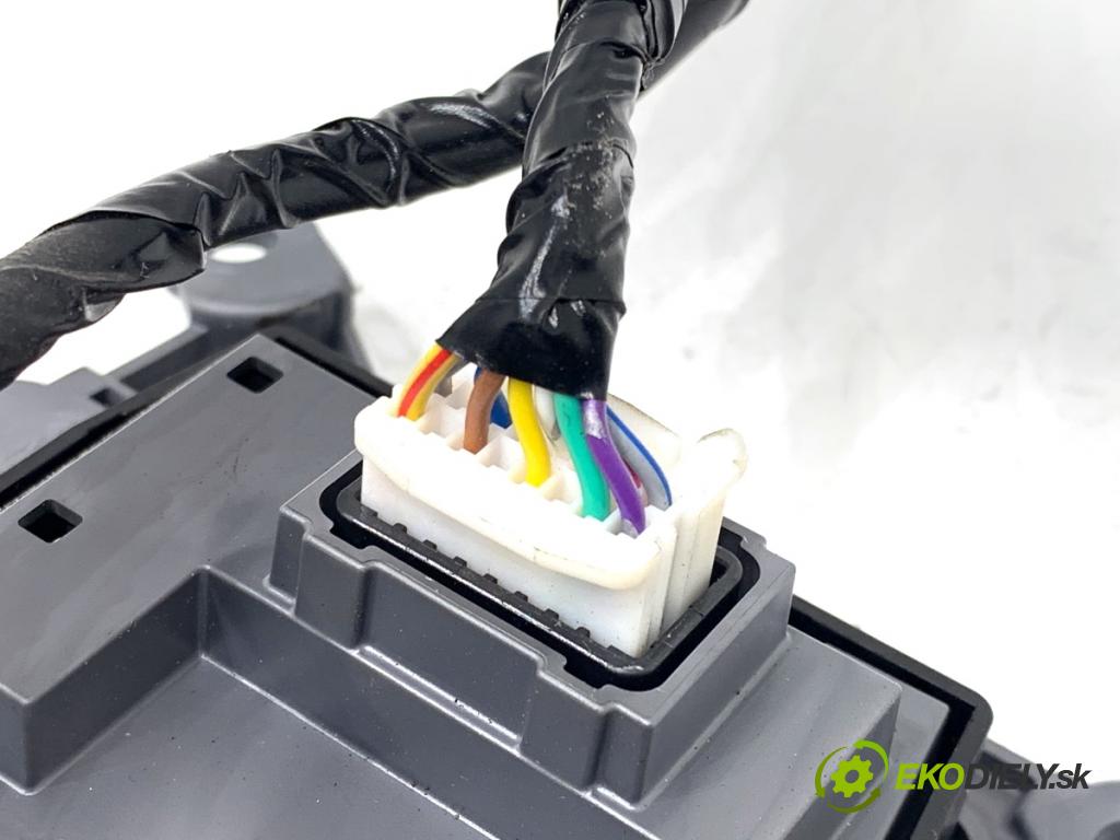 MAZDA CX-5 SUV 2013 129 kW 2.2 D AWD (KE102) 2191 Panel ovládania radia KD4566CM0 (Prepínacie páčky pod volantom)