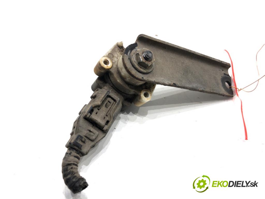 MAZDA CX-5 SUV 2013 129 kW 2.2 D AWD (KE102) 2191 Snímač XENON (Snímač)