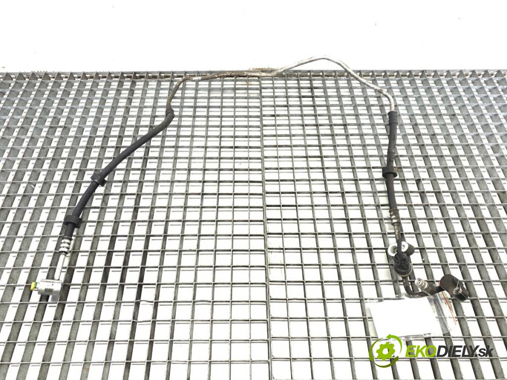 VW TRANSPORTER T5 Autobus 2003 96 kW 2.5 TDI 2461 rúrka klimatizace  (Trubka klimatizace)