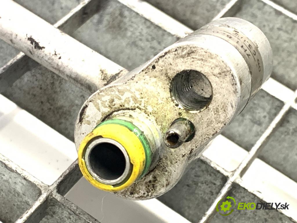 VW TRANSPORTER T5 Autobus 2003 96 kW 2.5 TDI 2461 rúrka klimatizace  (Trubka klimatizace)