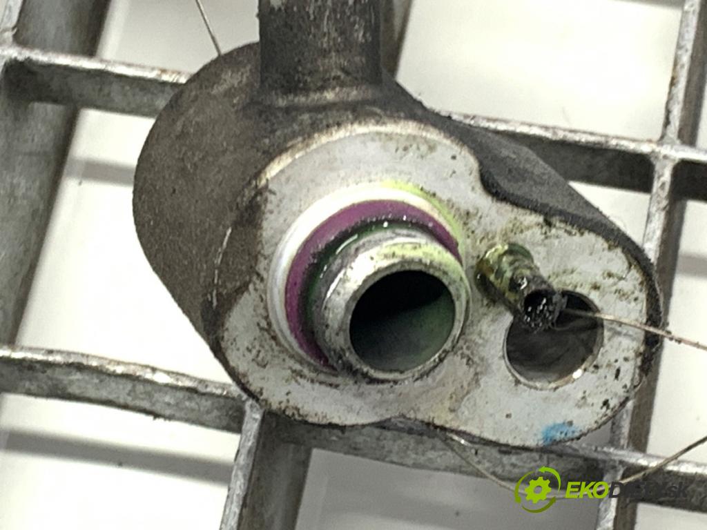 VW TRANSPORTER T5 Autobus 2003 96 kW 2.5 TDI 2461 rúrka klimatizace  (Trubka klimatizace)