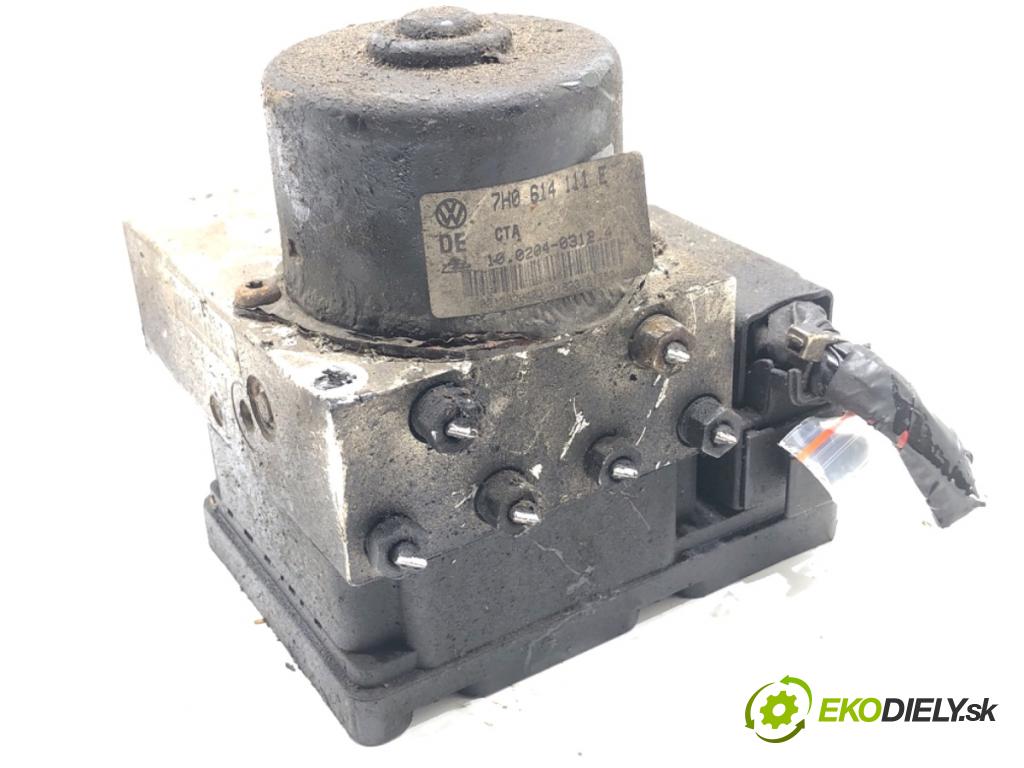 VW TRANSPORTER T5 Autobus 2003 96 kW 2.5 TDI 2461 Pumpa ABS 7H0614111E (Pumpa ABS)
