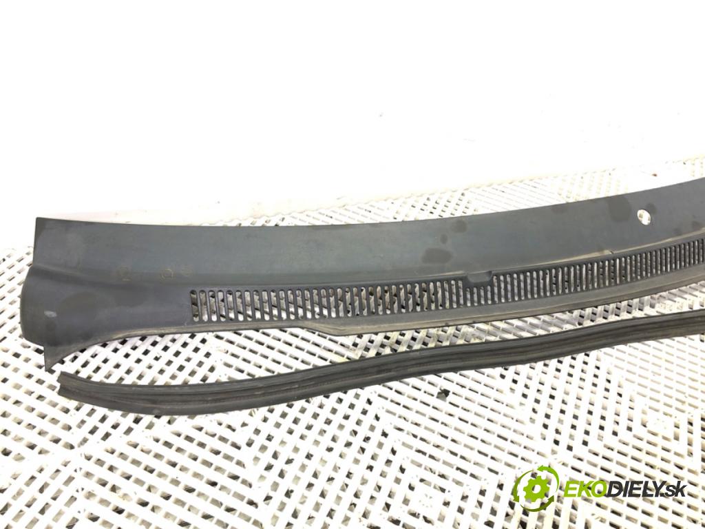 VW TRANSPORTER T5 Autobus 2003 96 kW 2.5 TDI 2461 Torpédo, plast pod čelné okno 7H1819403A (Torpédo (plast pod čelným sklom))