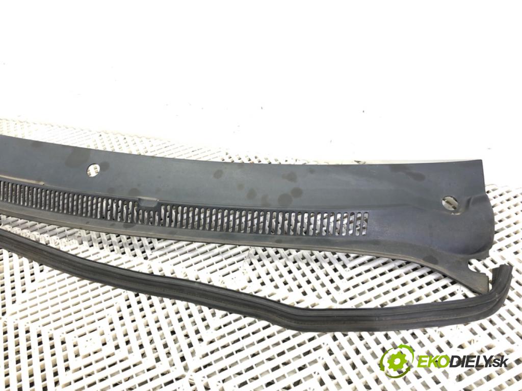 VW TRANSPORTER T5 Autobus 2003 96 kW 2.5 TDI 2461 Torpédo, plast pod čelné okno 7H1819403A (Torpédo (plast pod čelným sklom))