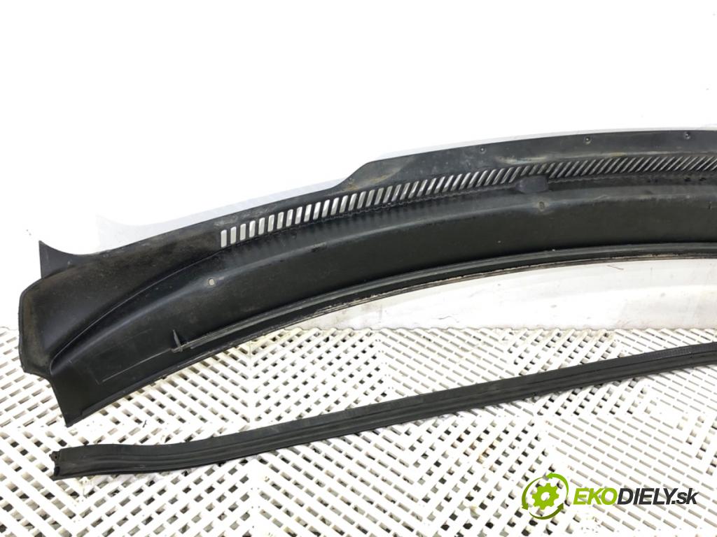 VW TRANSPORTER T5 Autobus 2003 96 kW 2.5 TDI 2461 Torpédo, plast pod čelné okno 7H1819403A (Torpédo (plast pod čelným sklom))