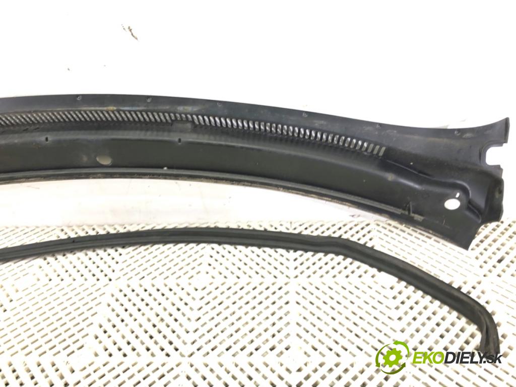 VW TRANSPORTER T5 Autobus 2003 96 kW 2.5 TDI 2461 Torpédo, plast pod čelné okno 7H1819403A (Torpédo (plast pod čelným sklom))