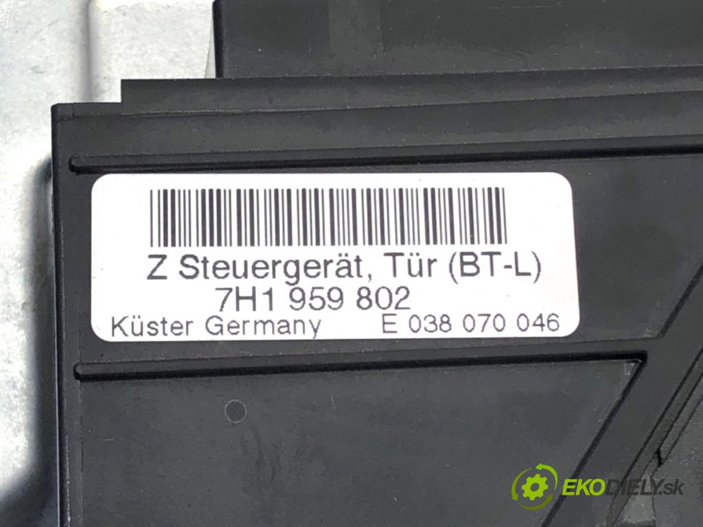 VW TRANSPORTER T5 Autobus 2003 96 kW 2.5 TDI 2461 mechanismus okna pravý přední část 7H1959802