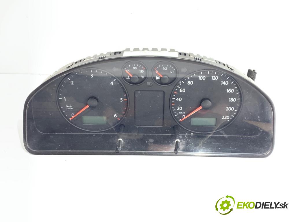 VW TRANSPORTER T5 Autobus 2003 96 kW 2.5 TDI 2461 Prístrojovka 7H0920850M (Prístrojová doska)