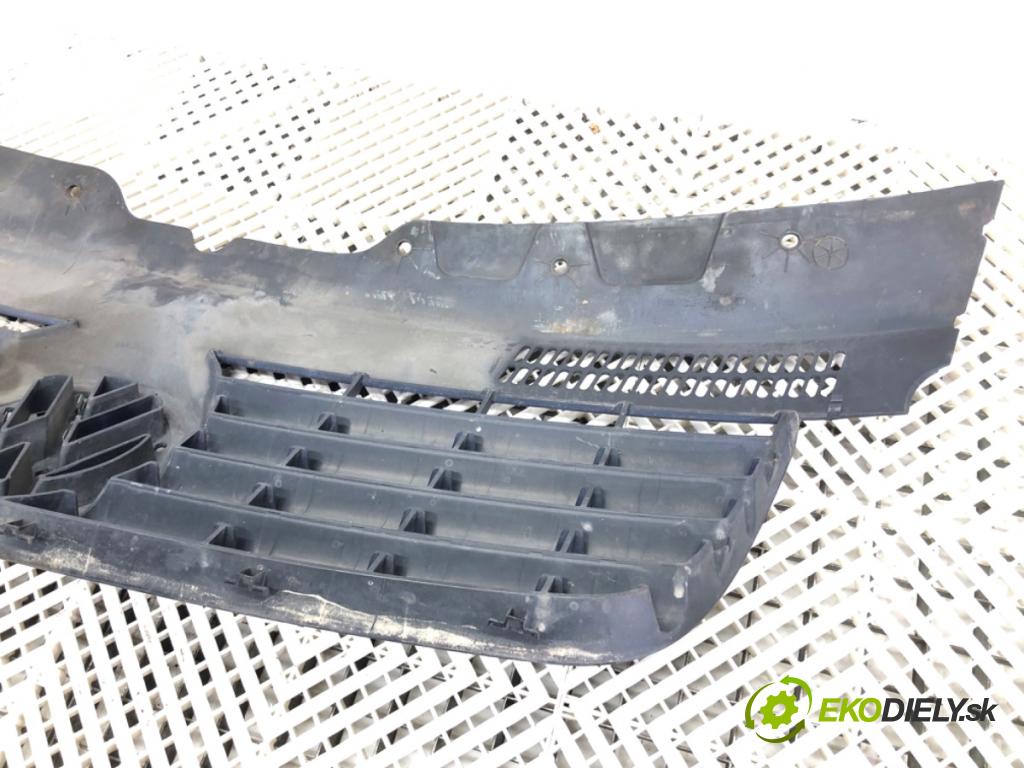 VW TRANSPORTER T5 Autobus 2003 96 kW 2.5 TDI 2461 mřížka maska 7H0807101 (Přední mřížka (maska chladiče))