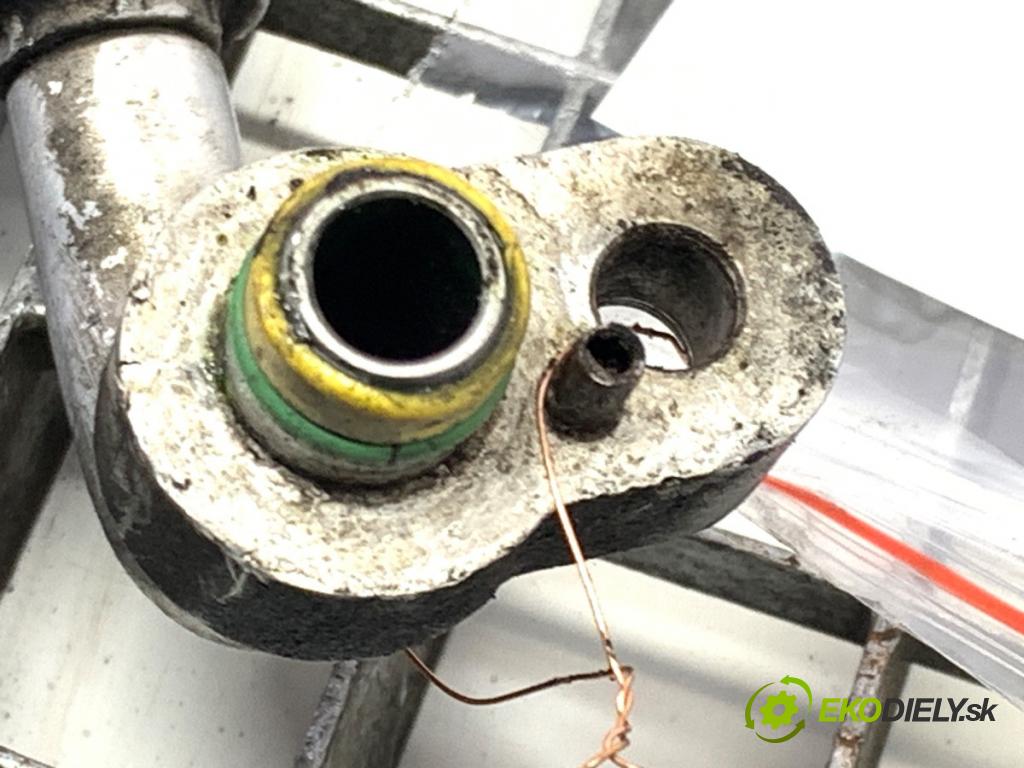 VW TRANSPORTER T5 Autobus 2003 96 kW 2.5 TDI 2461 rúrka klimatizace 7H0820721E (Trubka klimatizace)