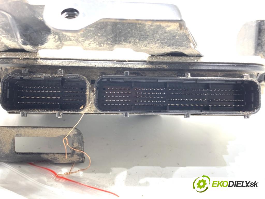 MAZDA 3 BM liftback 2014 88 kW 2.0 1998 riadiaca jednotka Motor P51J18881A (Riadiaca jednotka)