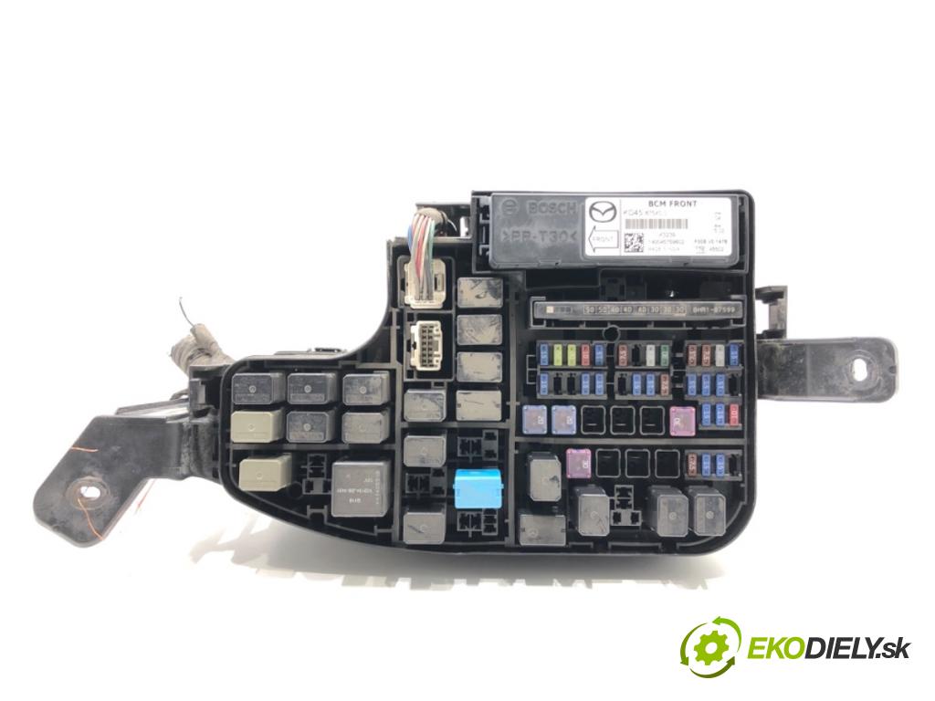 MAZDA 3 BM liftback 2014 88 kW 2.0 1998 skříňka poistková KD45-675X0 (Pojistková skříňka)