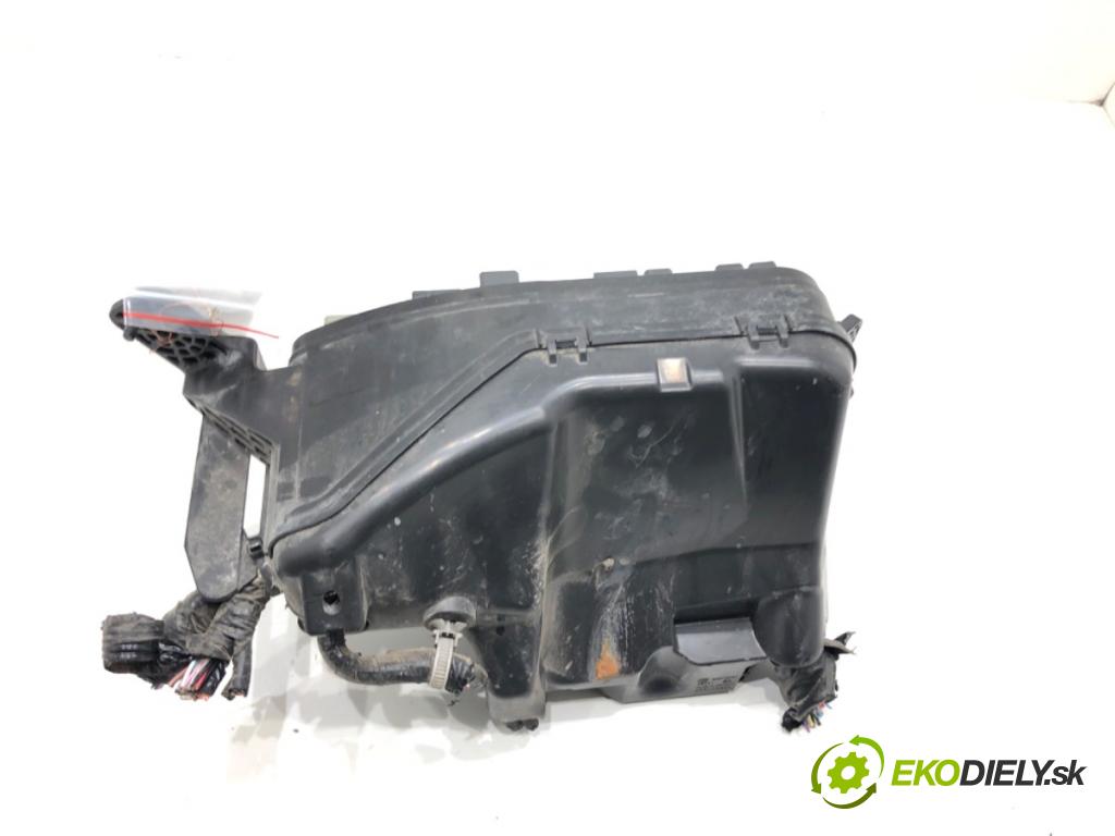 MAZDA 3 BM liftback 2014 88 kW 2.0 1998 skříňka poistková KD45-675X0 (Pojistková skříňka)