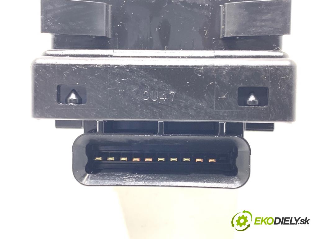 MAZDA 3 BM liftback 2014 88 kW 2.0 1998 Prepínač stieračov KD4717F899 (Prepínacie páčky pod volantom)