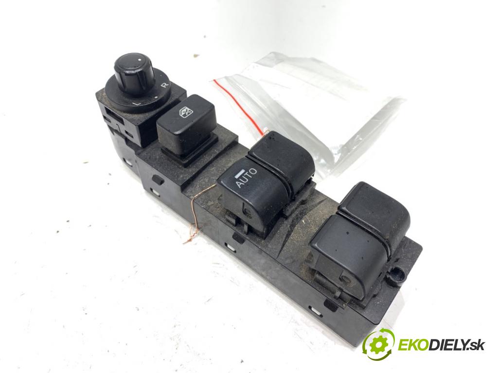 MAZDA 3 BM liftback 2014 88 kW 2.0 1998 Prepínač okien BHR966350 (Prepínacie páčky pod volantom)