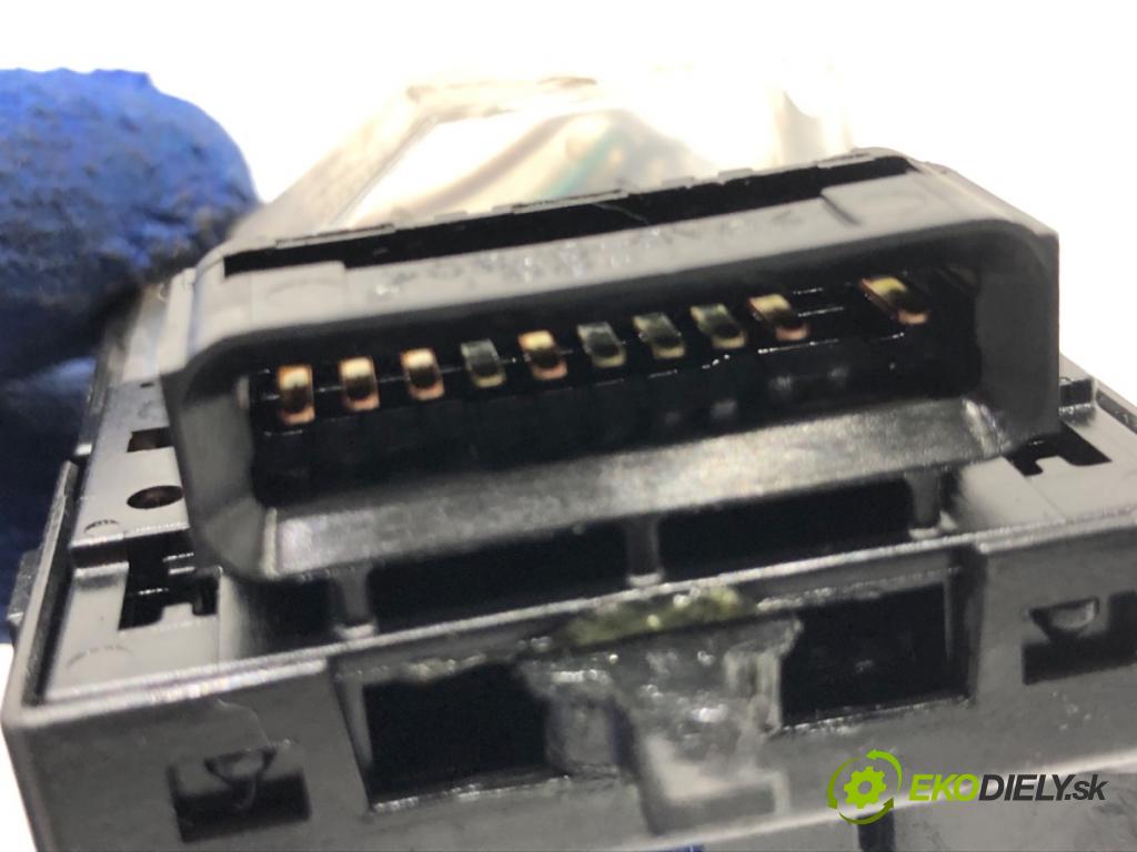 MAZDA 3 BM liftback 2014 88 kW 2.0 1998 Prepínač smeroviek KD5117F887 (Prepínacie páčky pod volantom)