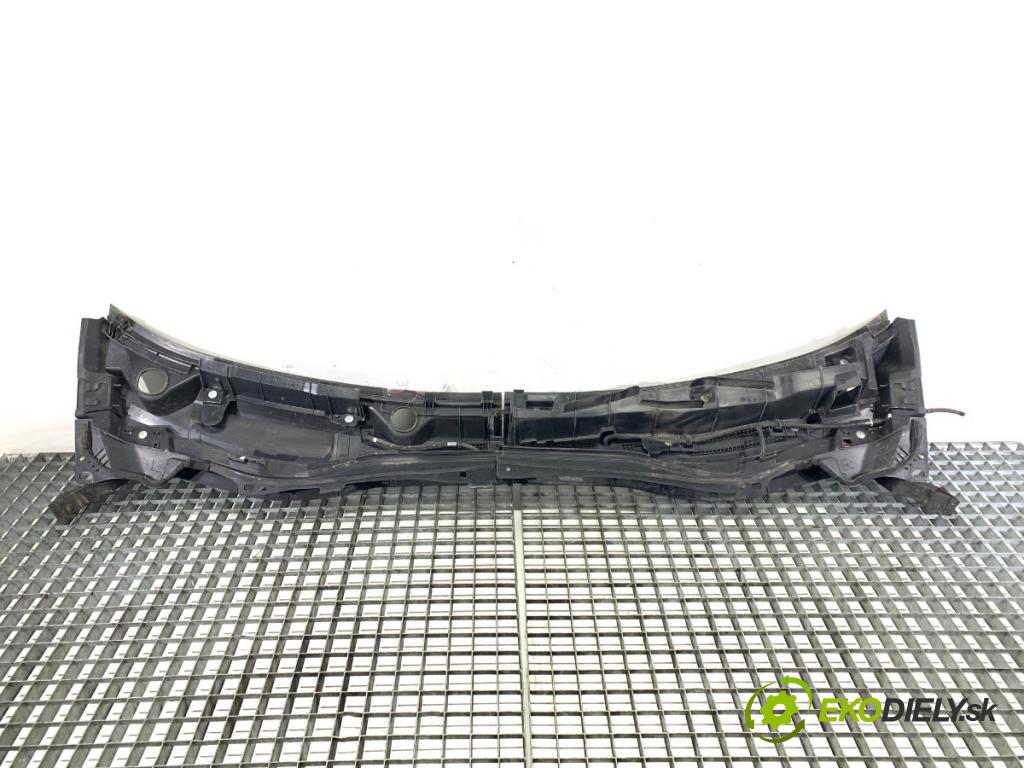 MAZDA 3 BM liftback 2014 88 kW 2.0 1998 Torpédo, plast pod čelné okno BHN9507S1 (Torpédo (plast pod čelným sklom))