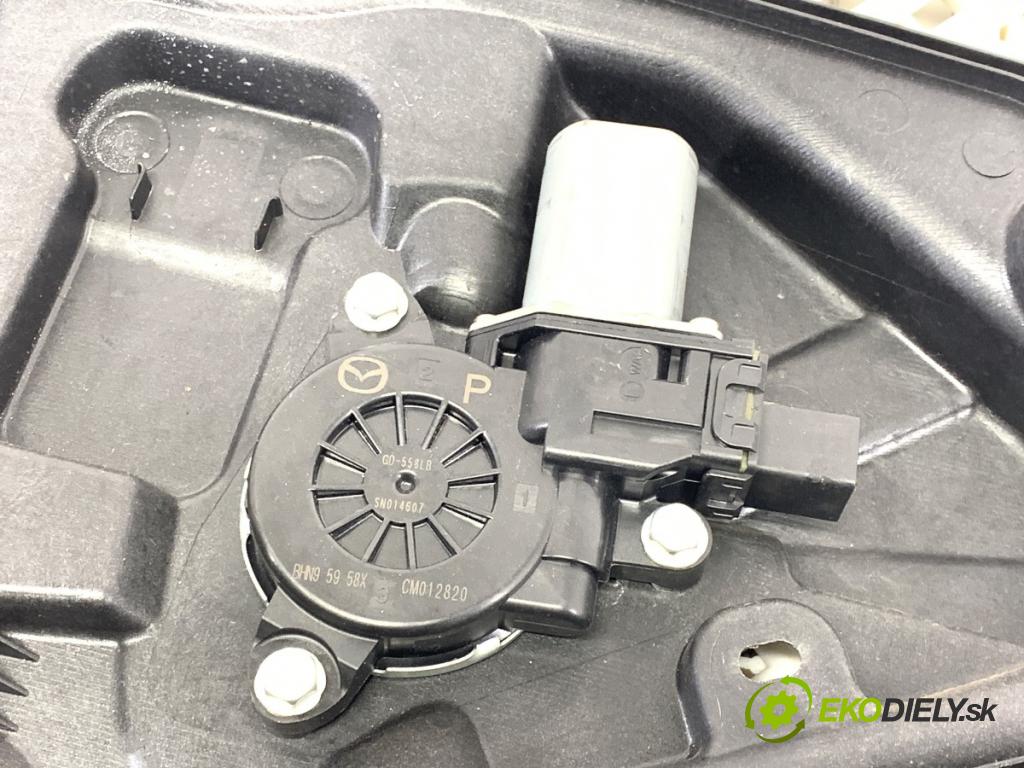 MAZDA 3 BM liftback 2014 88 kW 2.0 1998 mechanismus okna levý přední část
