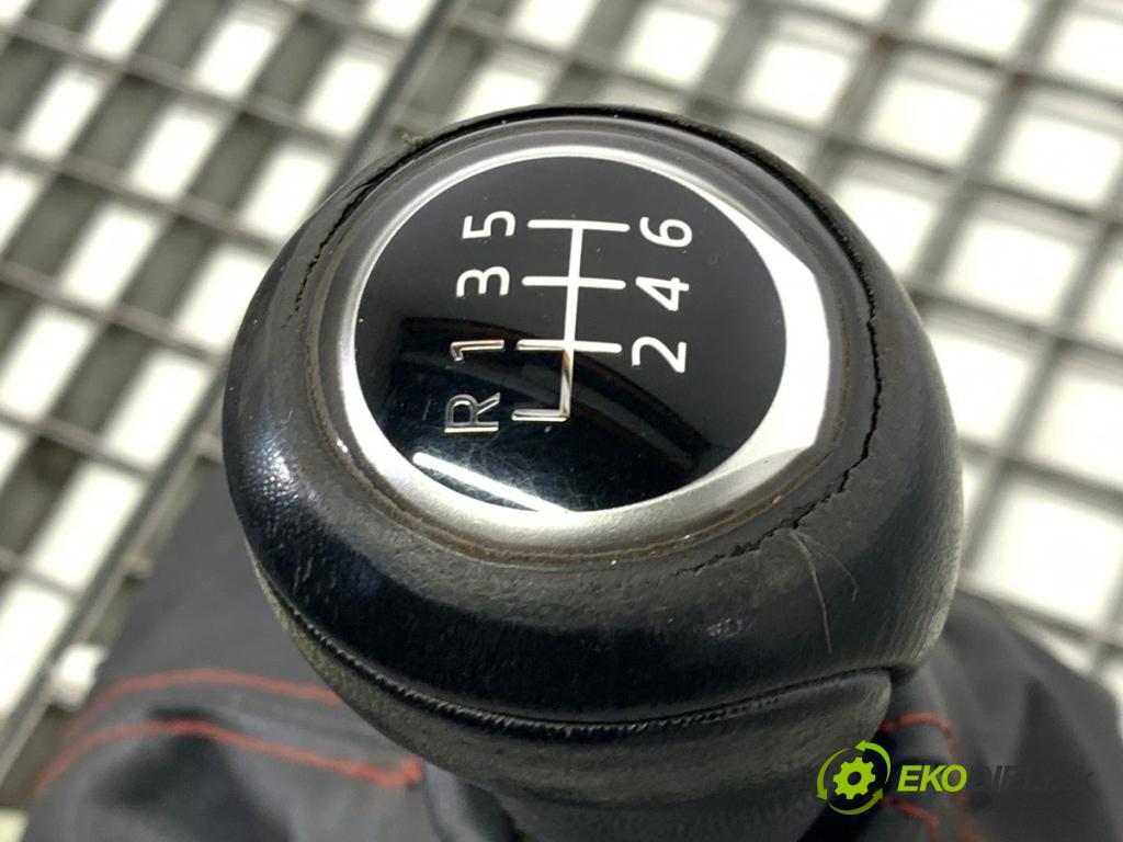 MAZDA 3 BM liftback 2014 88 kW 2.0 1998 Kulisa KE40B (Rýchlostná páka (kulisa))