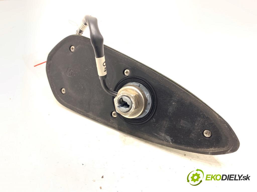 MAZDA 3 BM liftback 2014 88 kW 2.0 1998 ANTENA