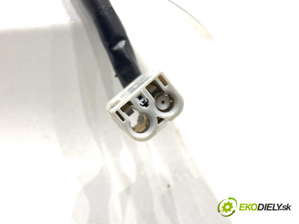 MAZDA 3 BM liftback 2014 88 kW 2.0 1998 ANTENA