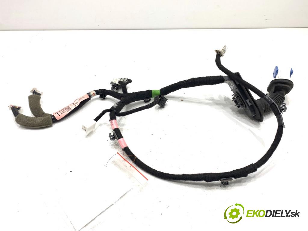 MAZDA 3 BM liftback 2014 88 kW 2.0 1998 káblovačka dveře přední část levý 