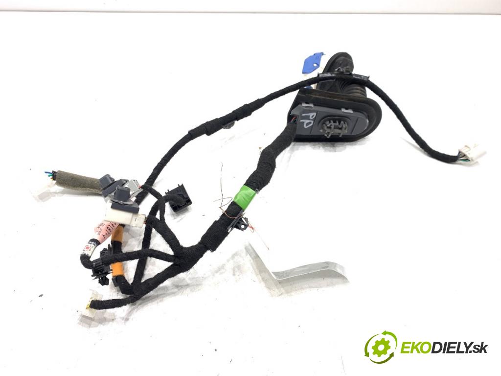 MAZDA 3 BM liftback 2014 88 kW 2.0 1998 káblovačka dveře přední část pravý 