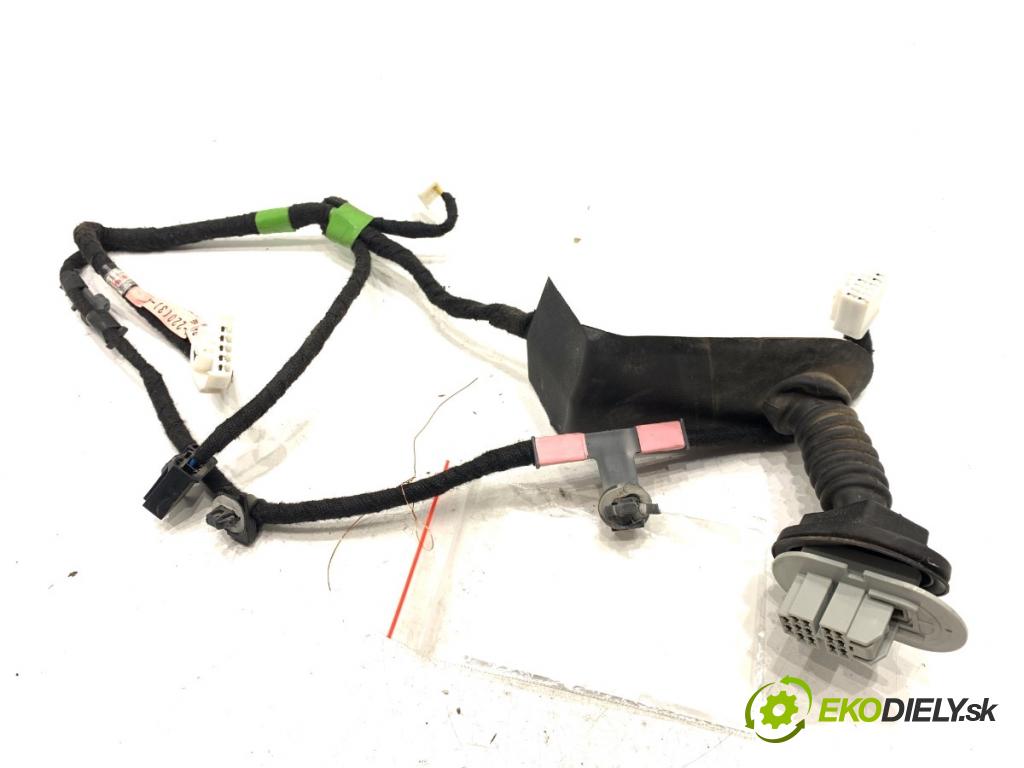 MAZDA 3 BM liftback 2014 88 kW 2.0 1998 káblovačka dveře zadní část levý 