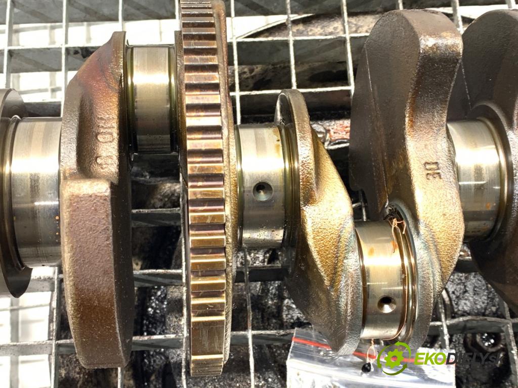 BMW E90 sedan 2008 125 kW 320 i 1995 Kardaň, hriadeľ KLIKA: N43B20A (Blok motora ostatné)