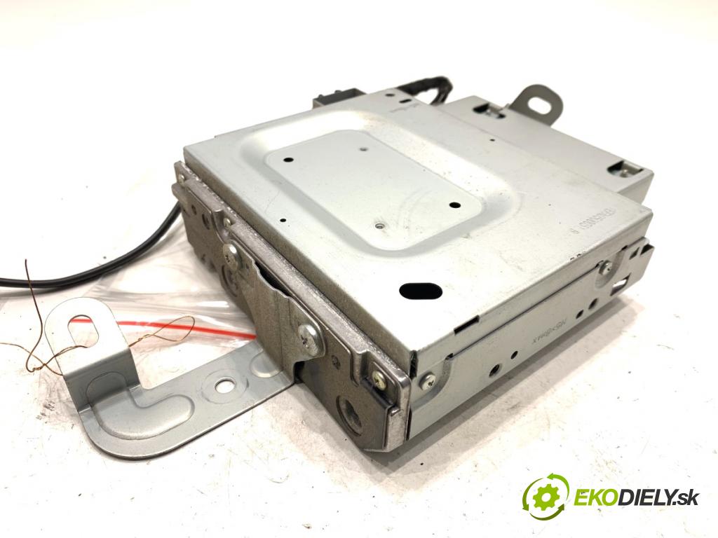 MAZDA 3 BM liftback 2014 88 kW 2.0 1998 zesilovač radia BHS3-66DRX (Zesilovač)