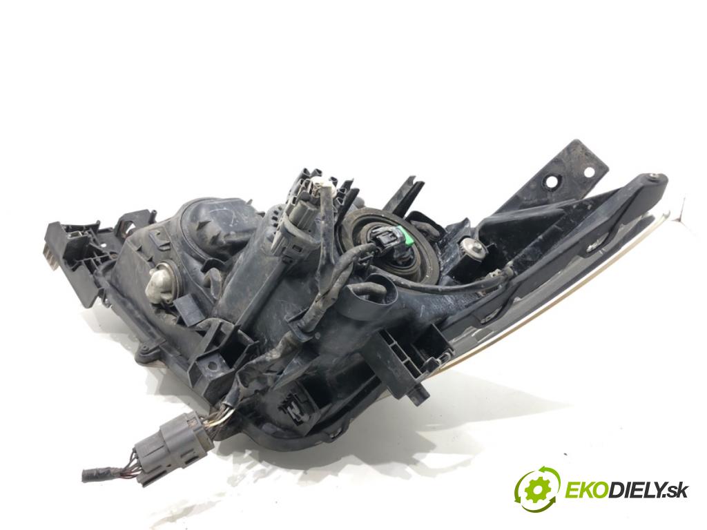 MAZDA 3 BM liftback 2014 88 kW 2.0 1998 světlomet pravý přední část