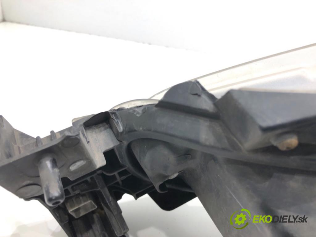 MAZDA 3 BM liftback 2014 88 kW 2.0 1998 světlomet pravý přední část