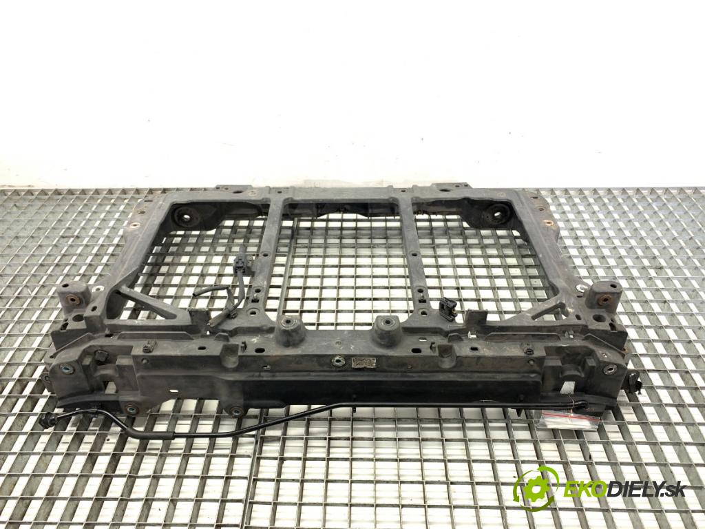 MAZDA 3 BM liftback 2014 88 kW 2.0 1998 držák přední část GHP953111 (Přední výztuha)